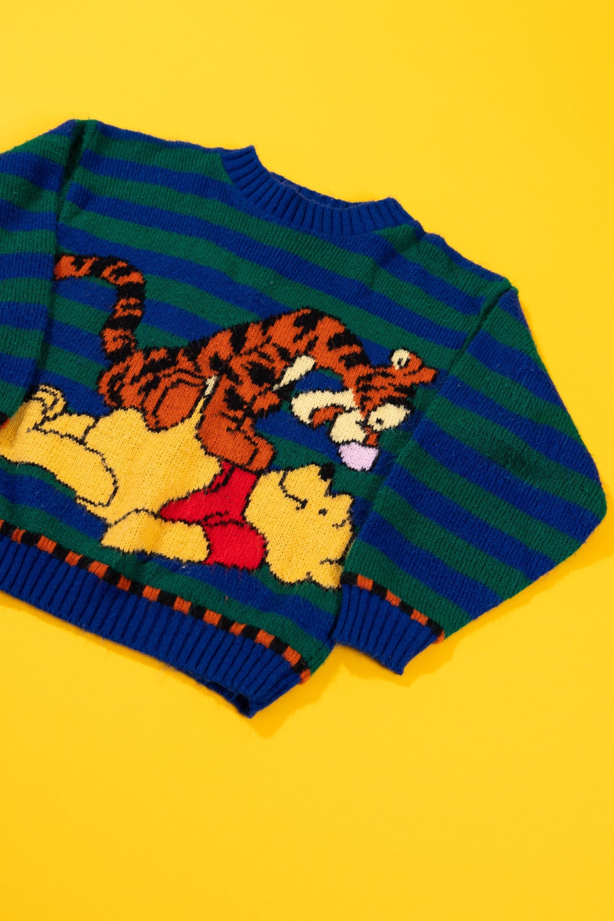 Vintage 90s Winnie the Pooh & Tigger Sweater (Kids - L)