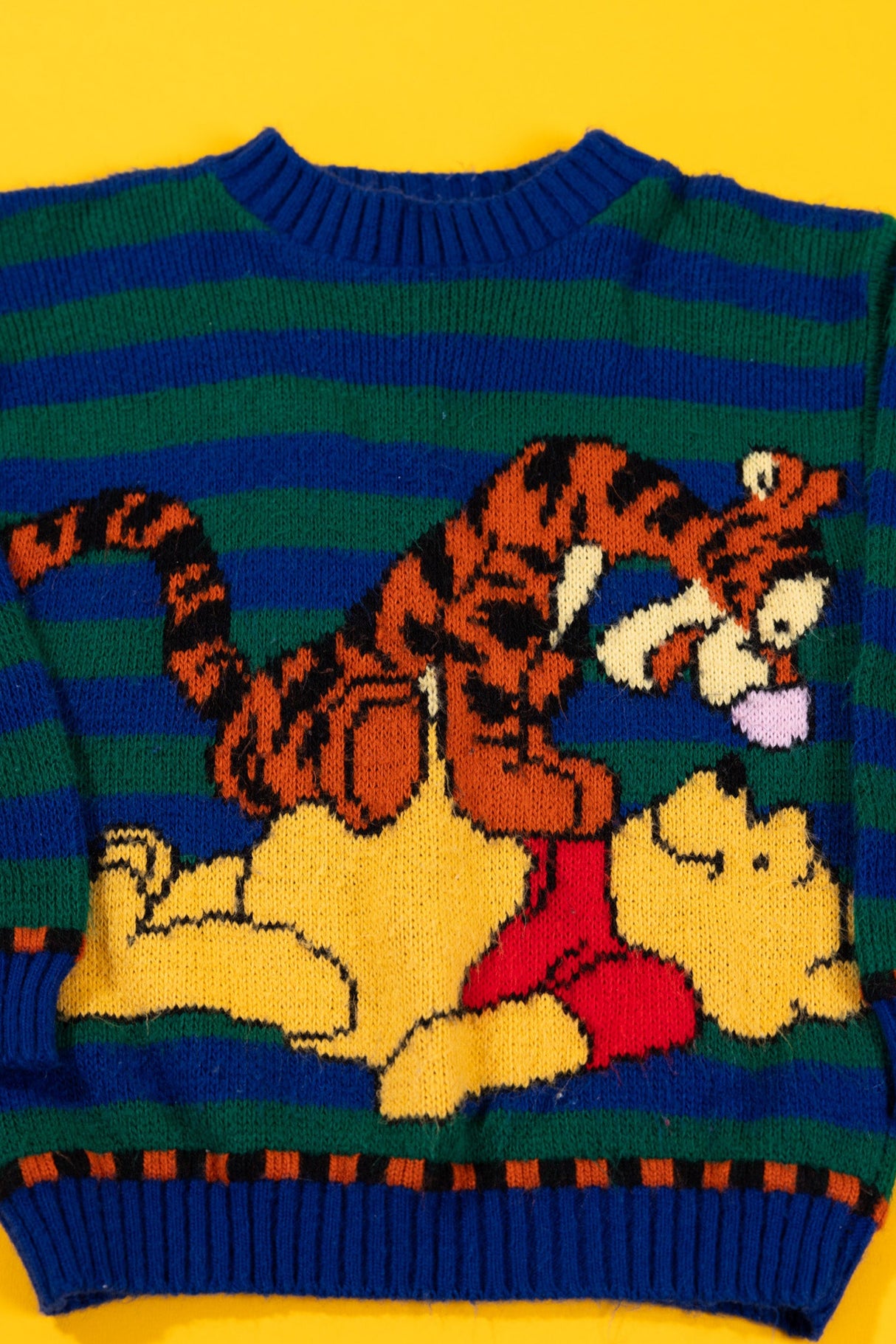 Vintage 90s Winnie the Pooh & Tigger Sweater (Kids - L)