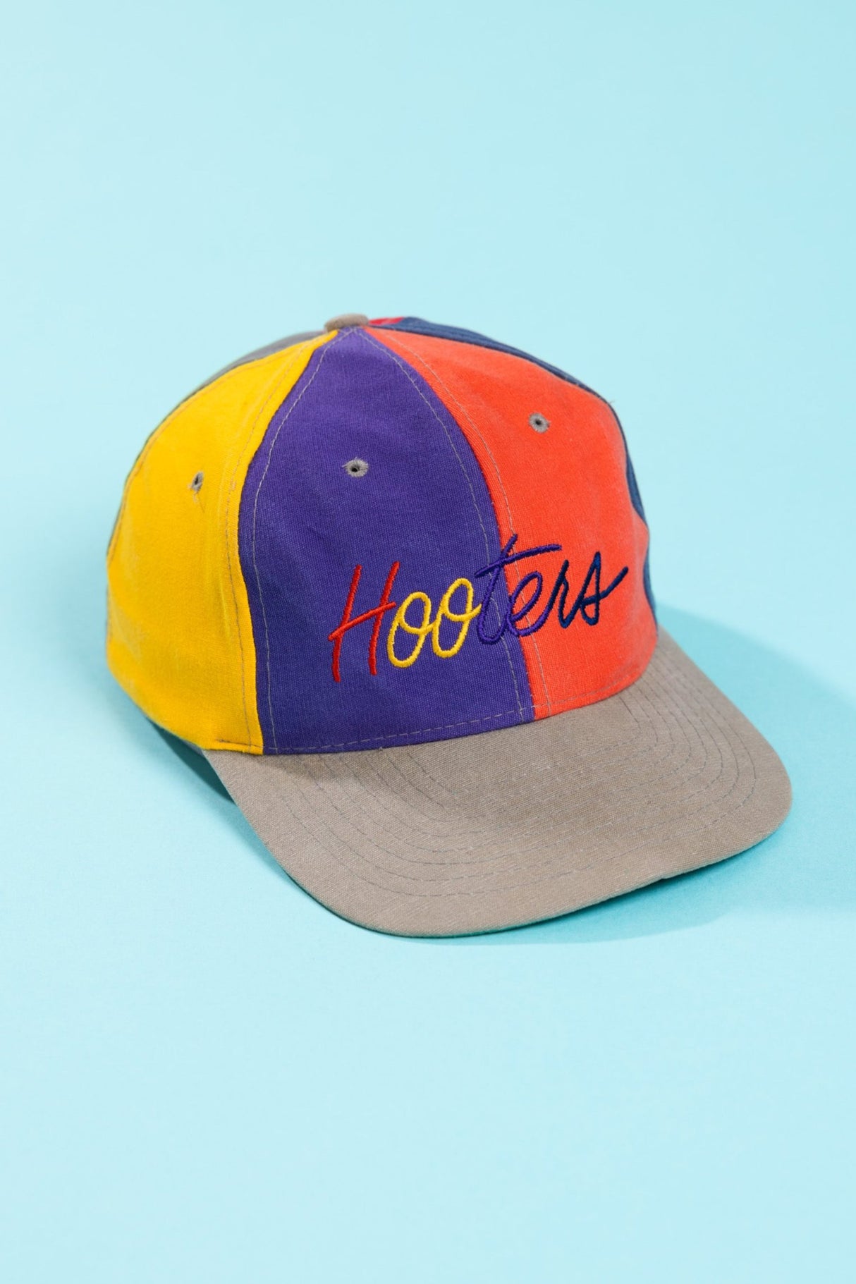 Vintage 90s Hooters Hat