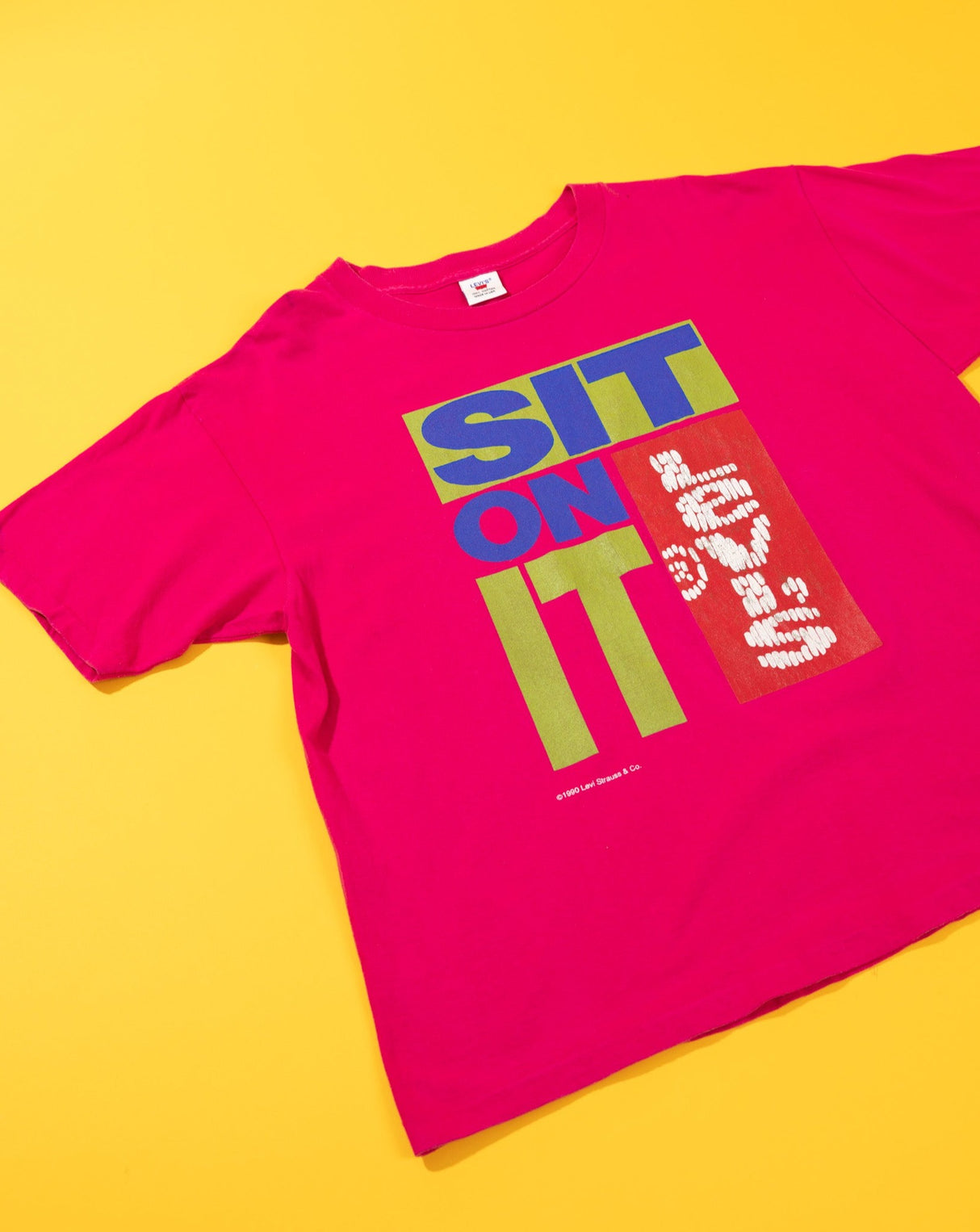 Vintage 1990 Levis 'Sit on it' T-shirt (Pink)